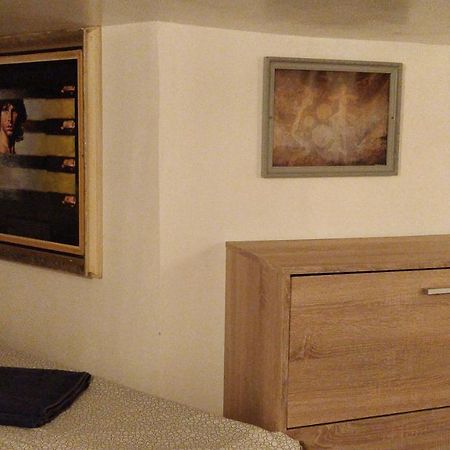 Prague "Above Train Central" Hostel Екстериор снимка