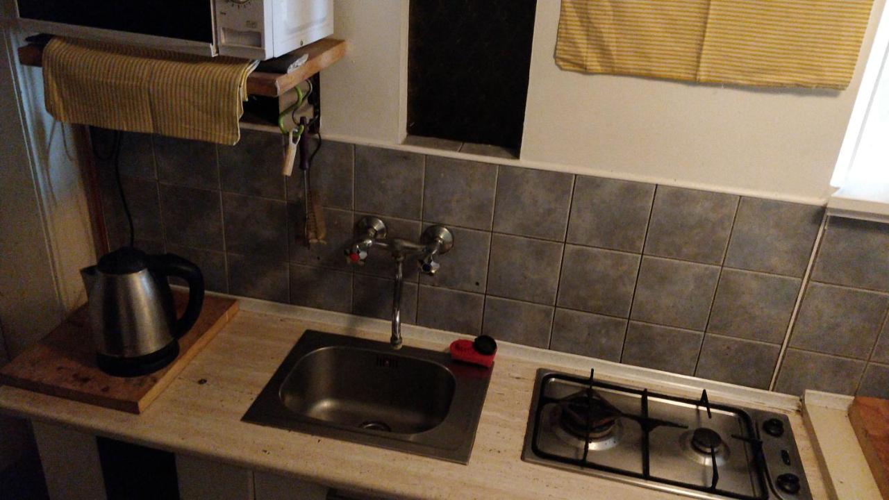 Prague "Above Train Central" Hostel Екстериор снимка