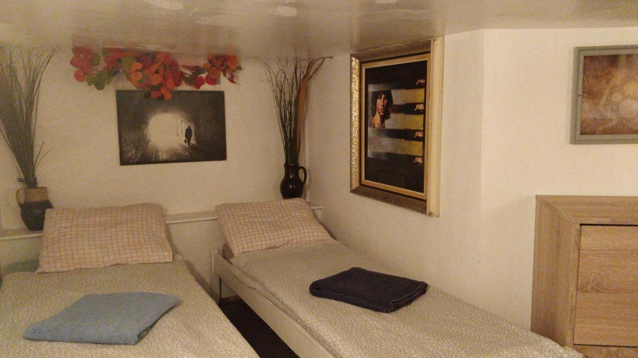 Prague "Above Train Central" Hostel Екстериор снимка