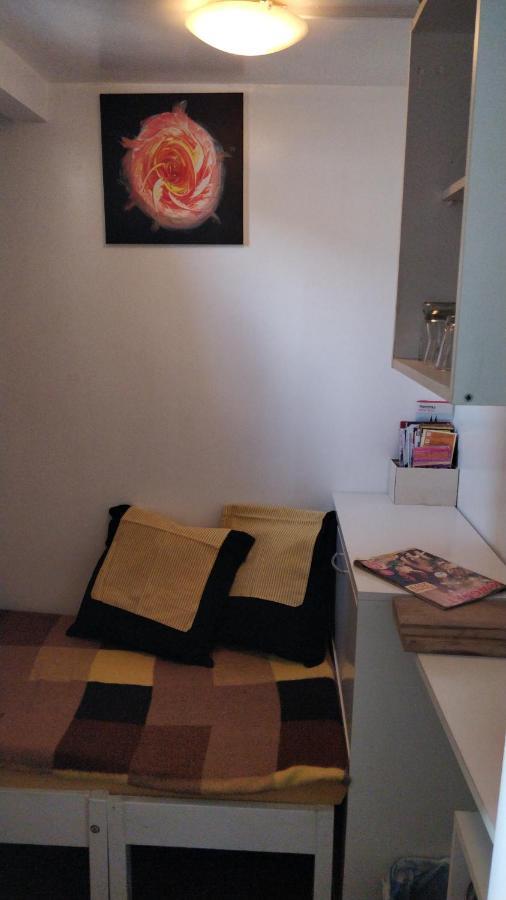 Prague "Above Train Central" Hostel Екстериор снимка